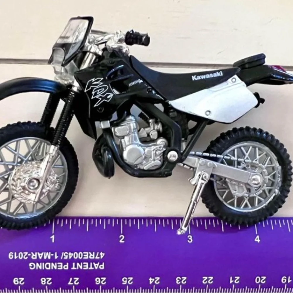 TOYS Motorcycle Models   Collect, Display or Play With Includes 7 Cycles